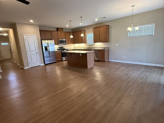 4th image of 222 Skyway Dr