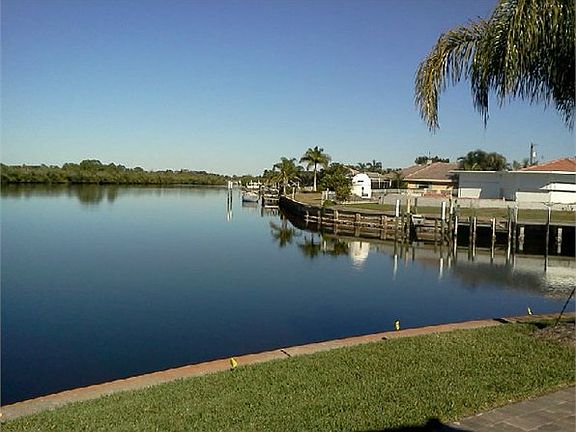 3rd image of 7520 Riverton Cir