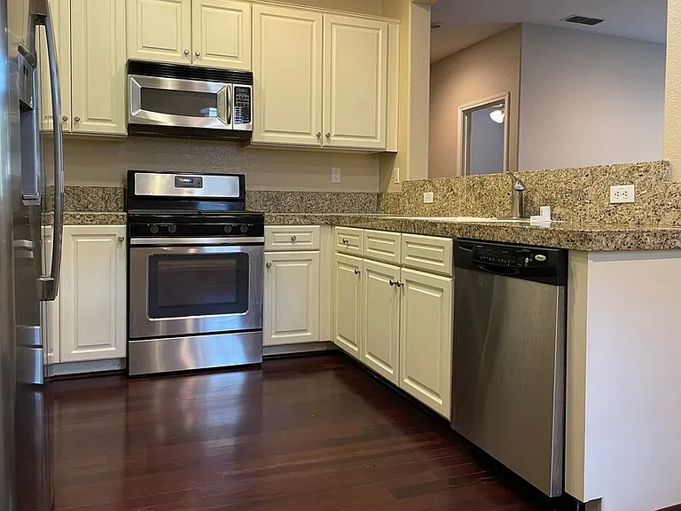 1704 Rivage Cir — Photo 5