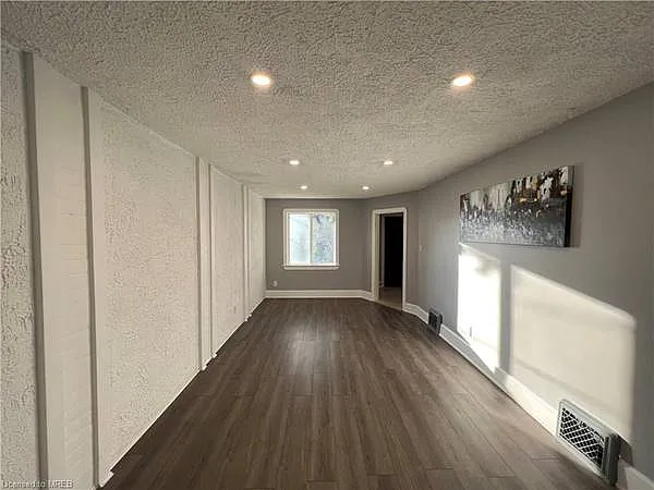 115 Highland Rd W — Photo 6