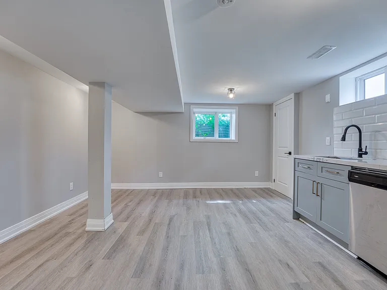 668 Frank St #A — Photo 10