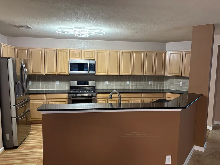 327 Remington Heights Dr — Photo 5
