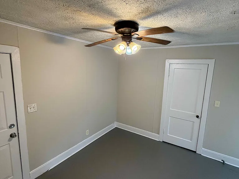 817 College St #4 — Photo 7
