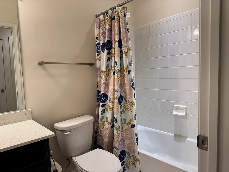 Sir Thomas Ct — Photo 10