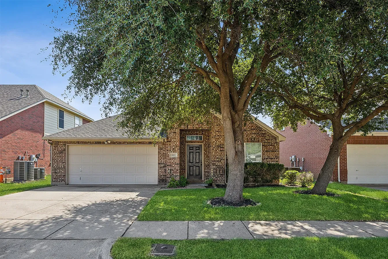 Friendswood Dr, Fort Worth — Photo 1