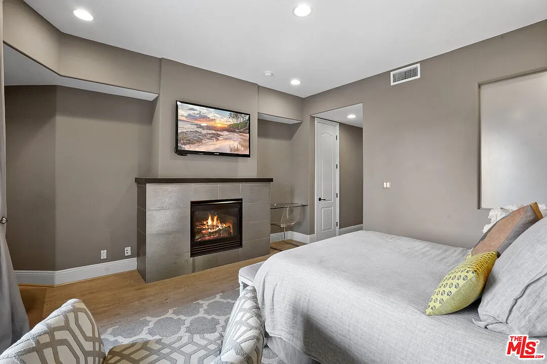 2 bed, 3.0 bath, 1447 sqft, $4,975 — Photo 1