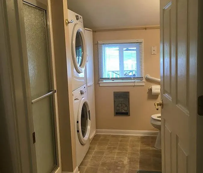 1009 Market St E — Photo 25