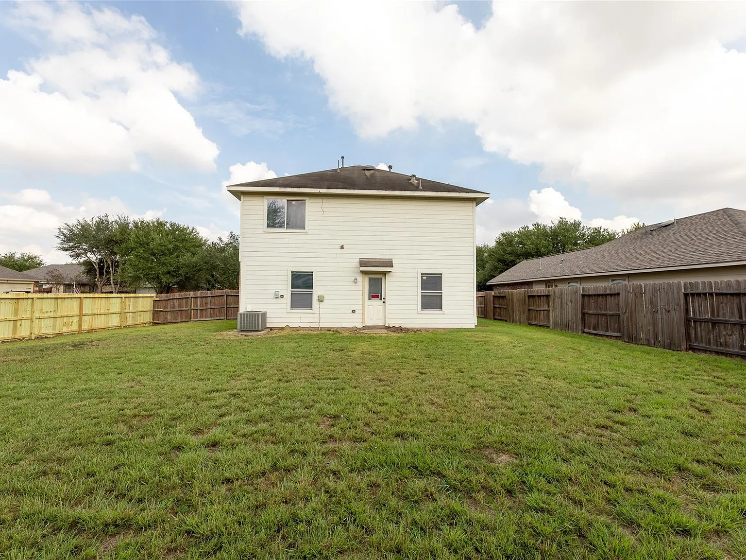 3 bed, 2.5 bath, 1675 sqft, $2,150 — Photo 4