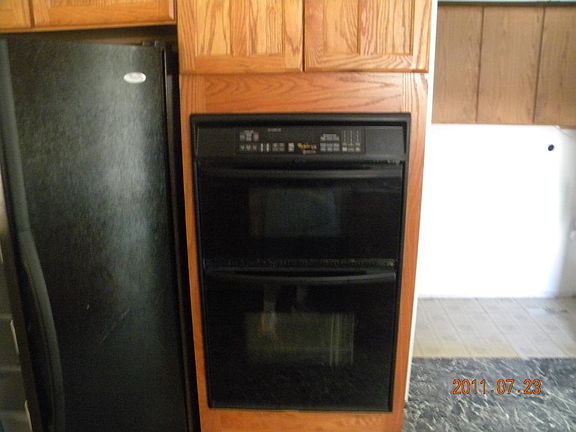 Refrigerator/Microwave&Oven, Laundry Hookup area.