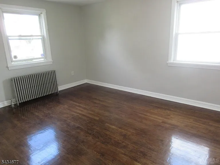 815 2nd St #815B — Photo 3