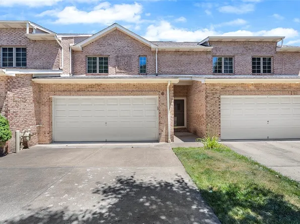 106 Bridgewater Dr, Oakdale, PA 15071