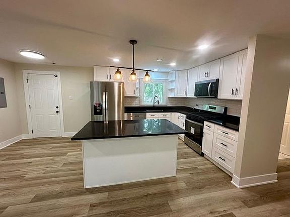 4th image of 1707 Winthrop Ln