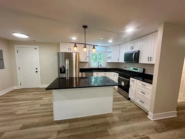 1707 Winthrop Ln — Photo 4