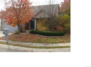 402 Converse Ct, Lake Orion, MI 48362