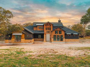 281 Bobby Lynn Dr, Adkins, TX 78101