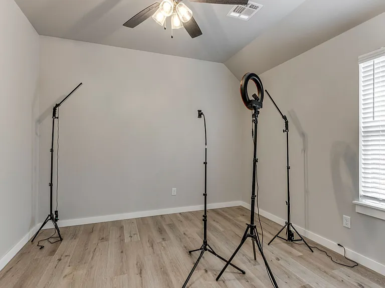 7404 NW 159th Ter — Photo 46