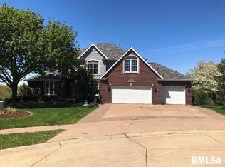 3462 Woodcrest Ct, Bettendorf, IA 52722