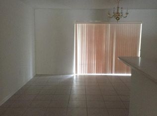 8114 Silent Creek Dr, Tampa, FL 33615