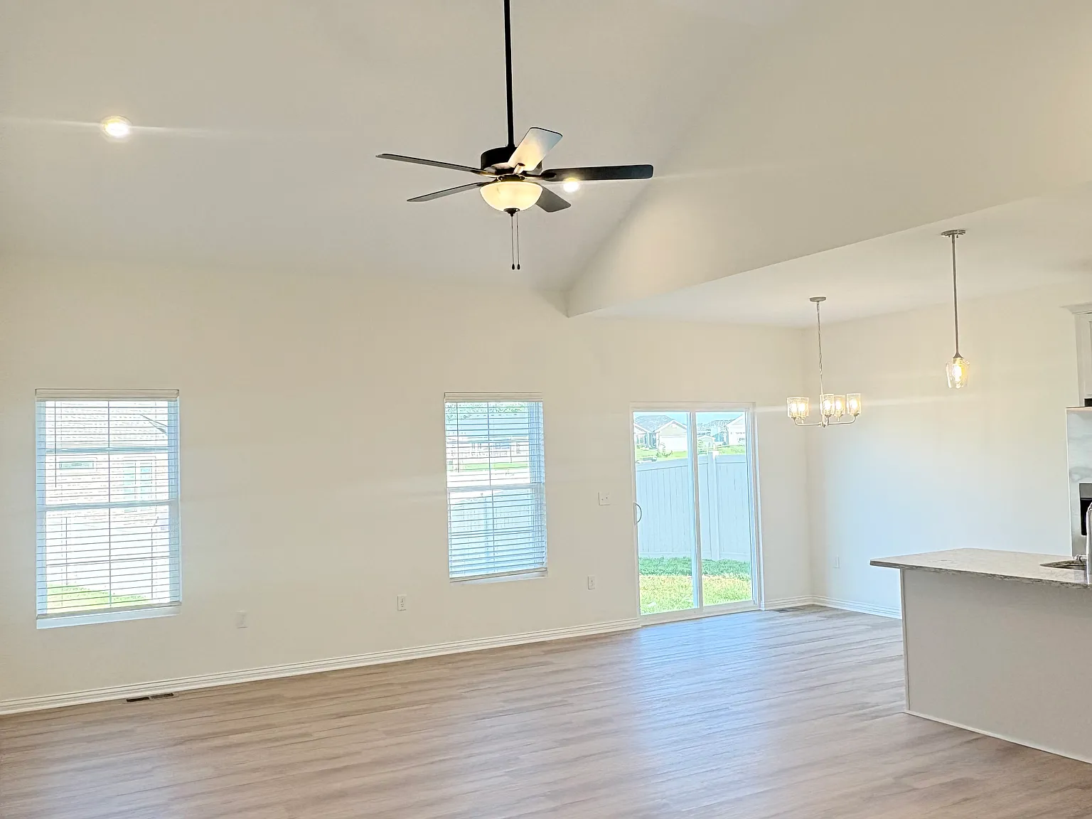 3 bed, $1,995 — Photo 2