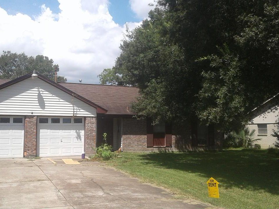 1st image of 205 Honeysuckle Dr