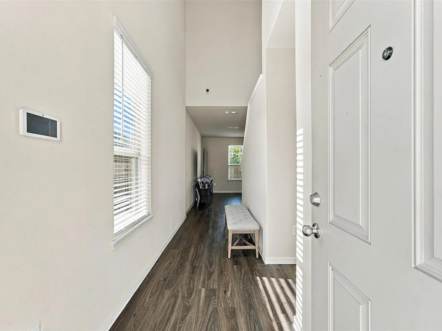 3 bed, 2.5 bath, 2320 sqft, $2,150 — Photo 3