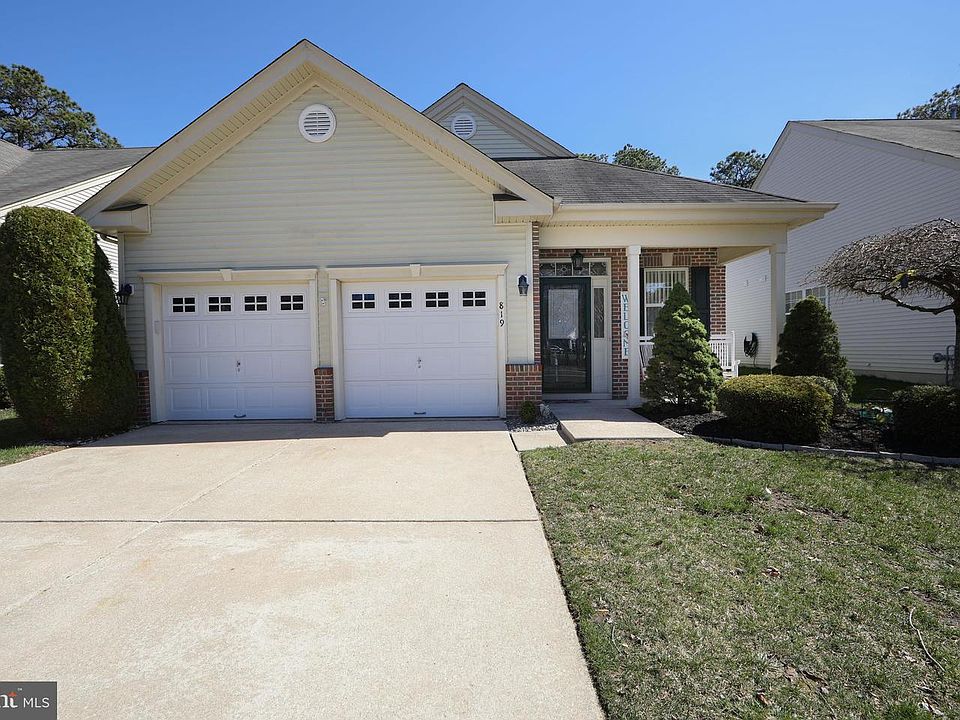 1st image of 819 Westminster Dr N