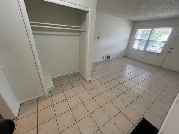 4309 E Linwood Blvd, Kansas City, MO 64128