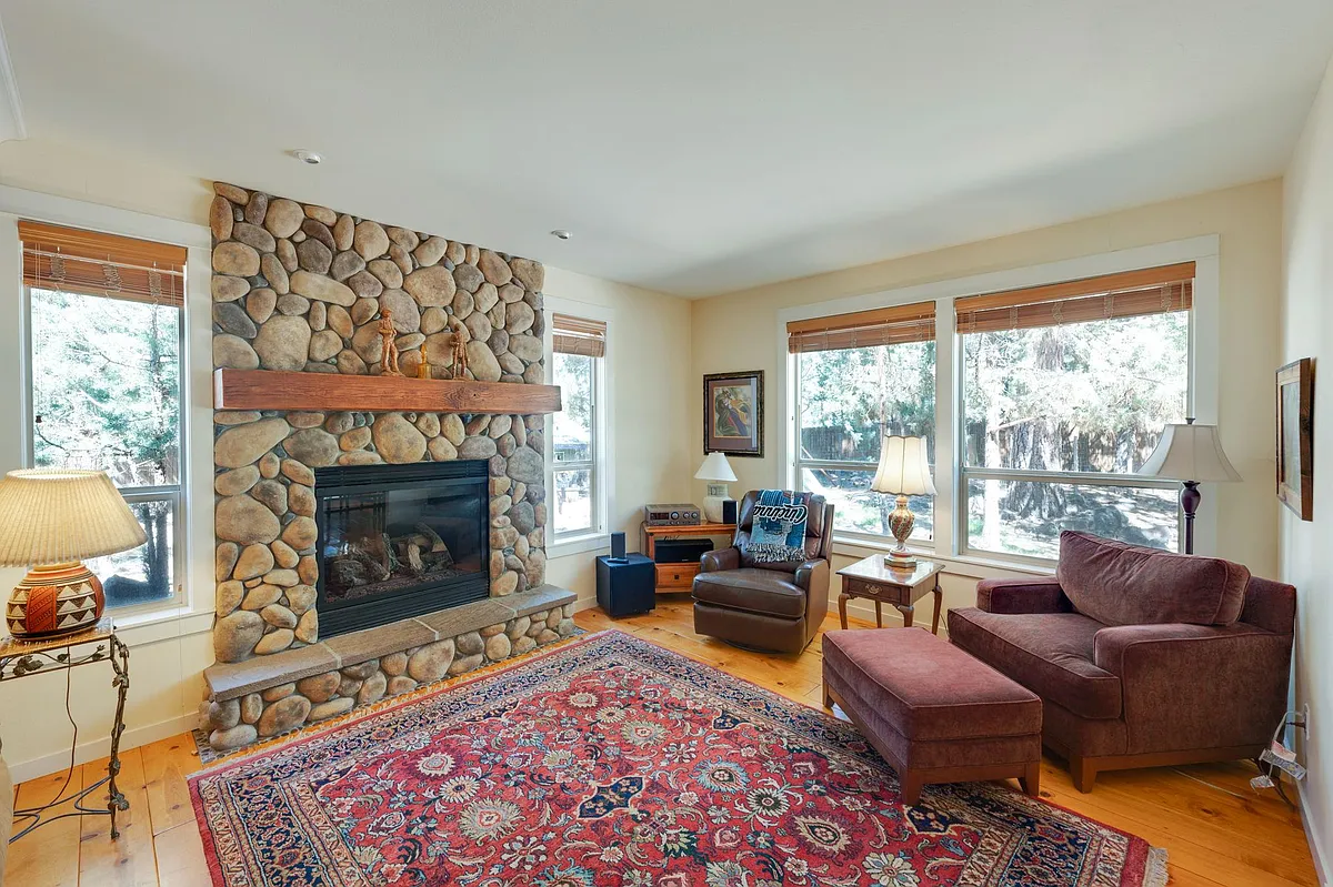 Living room - 20124 Wapiti Ct