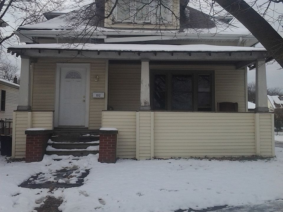 FRONT OF HOUSE