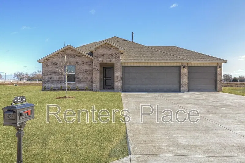 4 bed, 2.0 bath, 2031 sqft, $1,895 — Photo 1