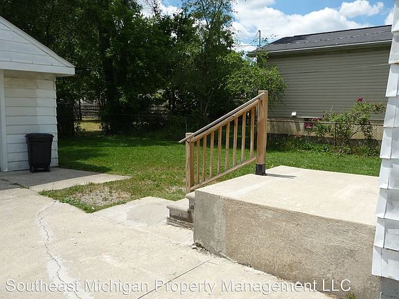 5th image of 8420 Essex Ave