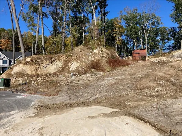 5 Hollow Dr, Brookfield, CT 06804