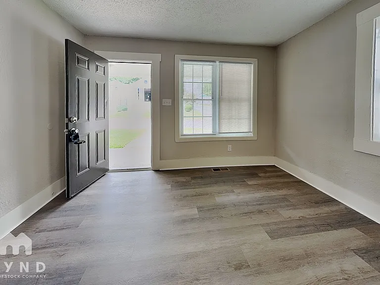 1218 Boyer St — Photo 4