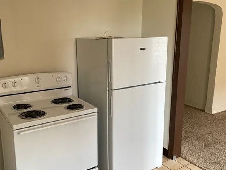 208 McCully St — Photo 3