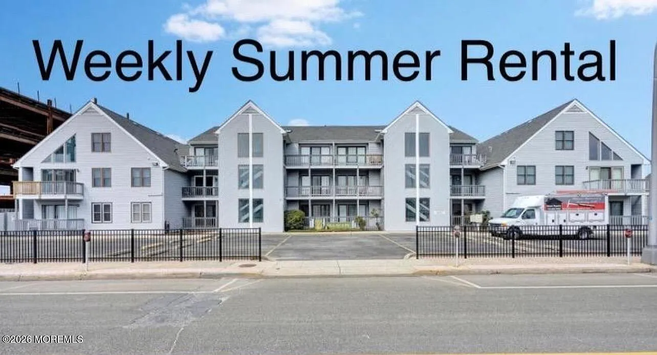 2 bed, 890 sqft, $2,000 — Photo 2