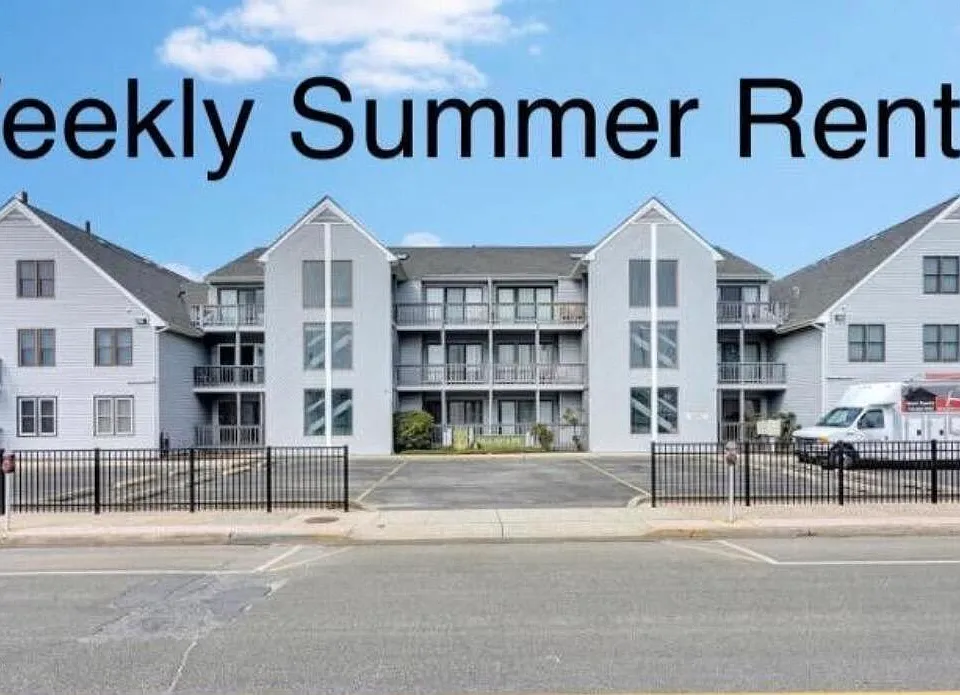 42 Hamilton Ave #B11