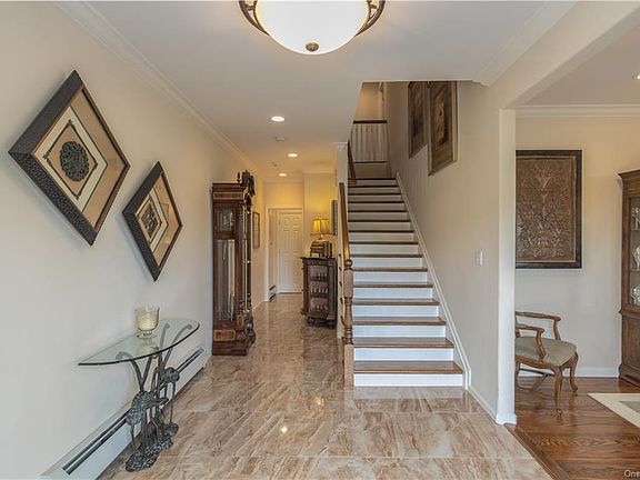 5th image of 62 Wolfe Cir