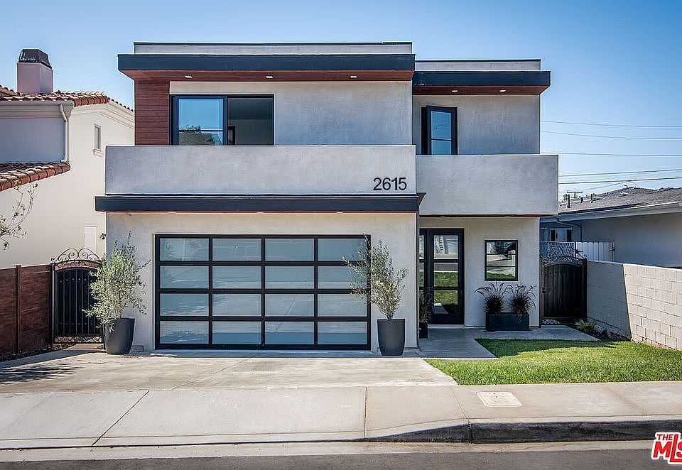 1st image of 2615 Palm Ave