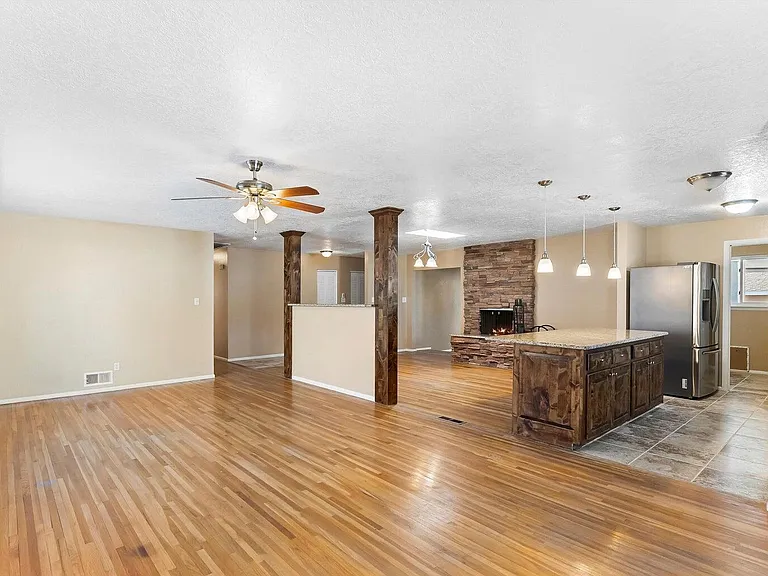 3721 Mary Ellen St NE — Photo 5