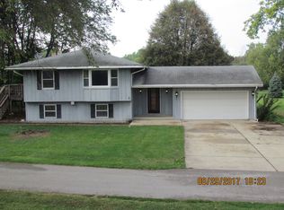 28W758 Woodland Ct, Warrenville, IL