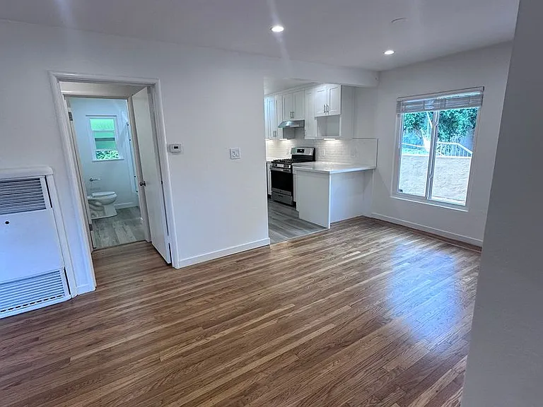 221 N El Camino Real — Photo 16