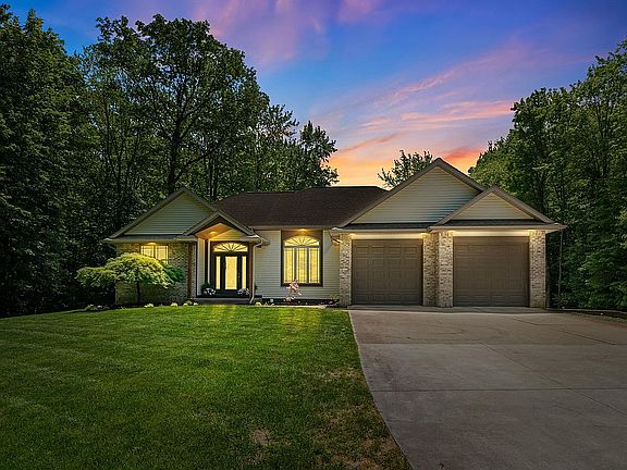 5th image of 16528 Hemlock Dr