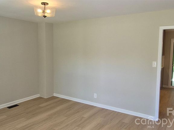 2nd image of 3268 Hoke Rd