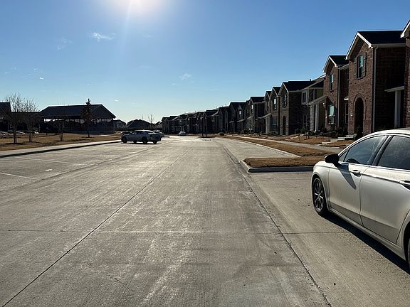 5th image of 3943 Hometown Blvd