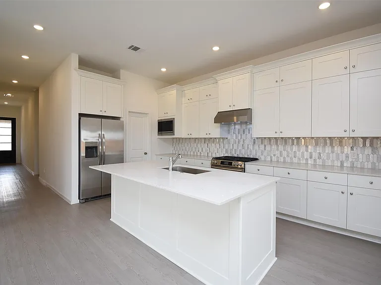 6303 Golden Seaton Dr — Photo 9