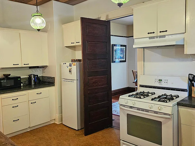 307 NE Graham St — Photo 13