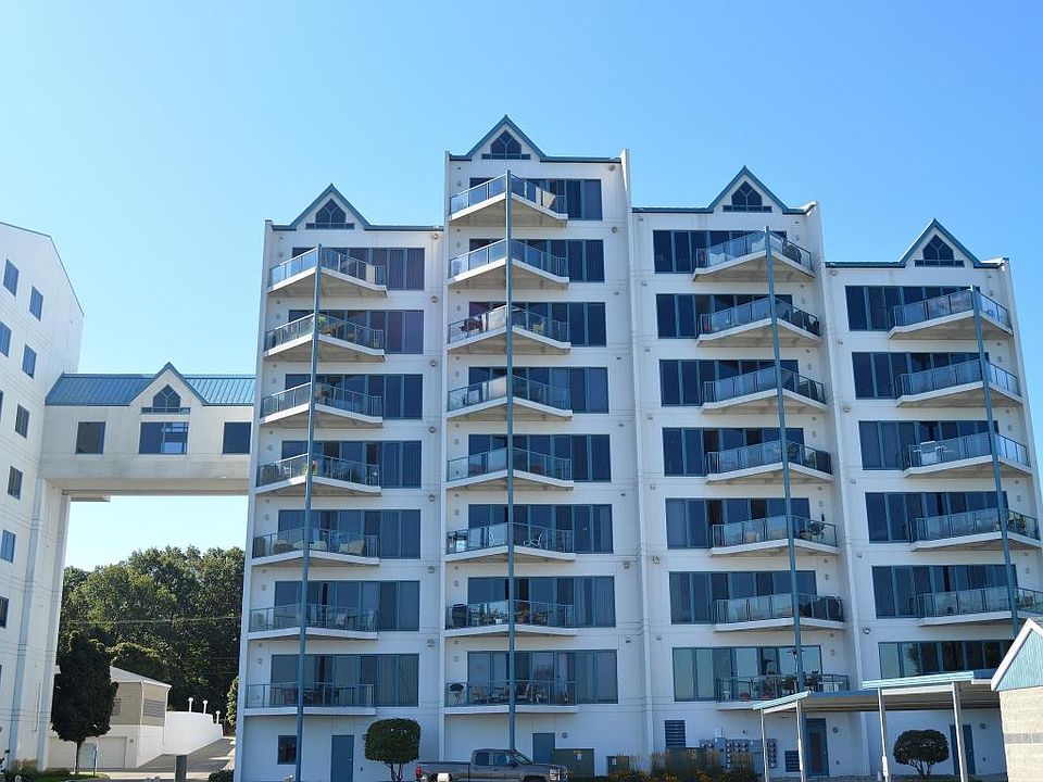 1st image of 2964 Lakeshore Dr Unit W801