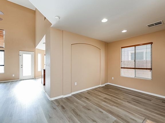 4th image of 7648 Lookout Hill St