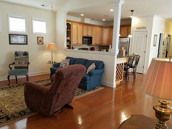 4th image of 35 Denby Cir
