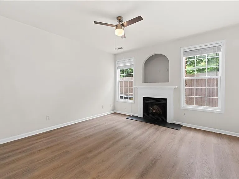 1058 Treymont Ln — Photo 11